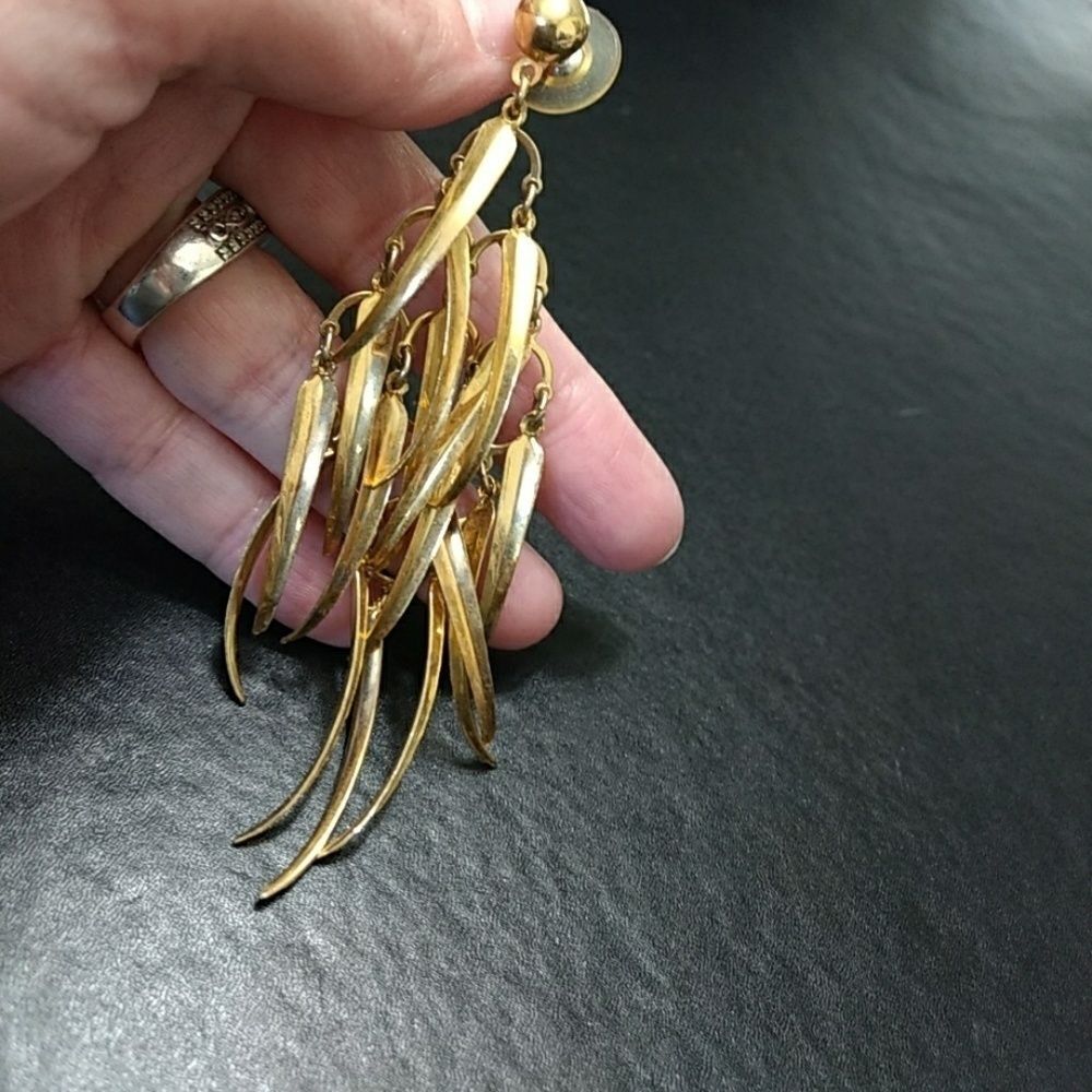 Gold tone dangling earrings